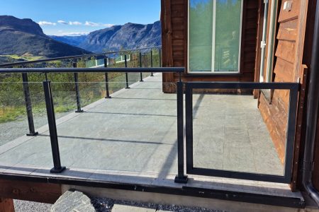 Arbeid utf&oslash;rt av Valdres Glasservice AS