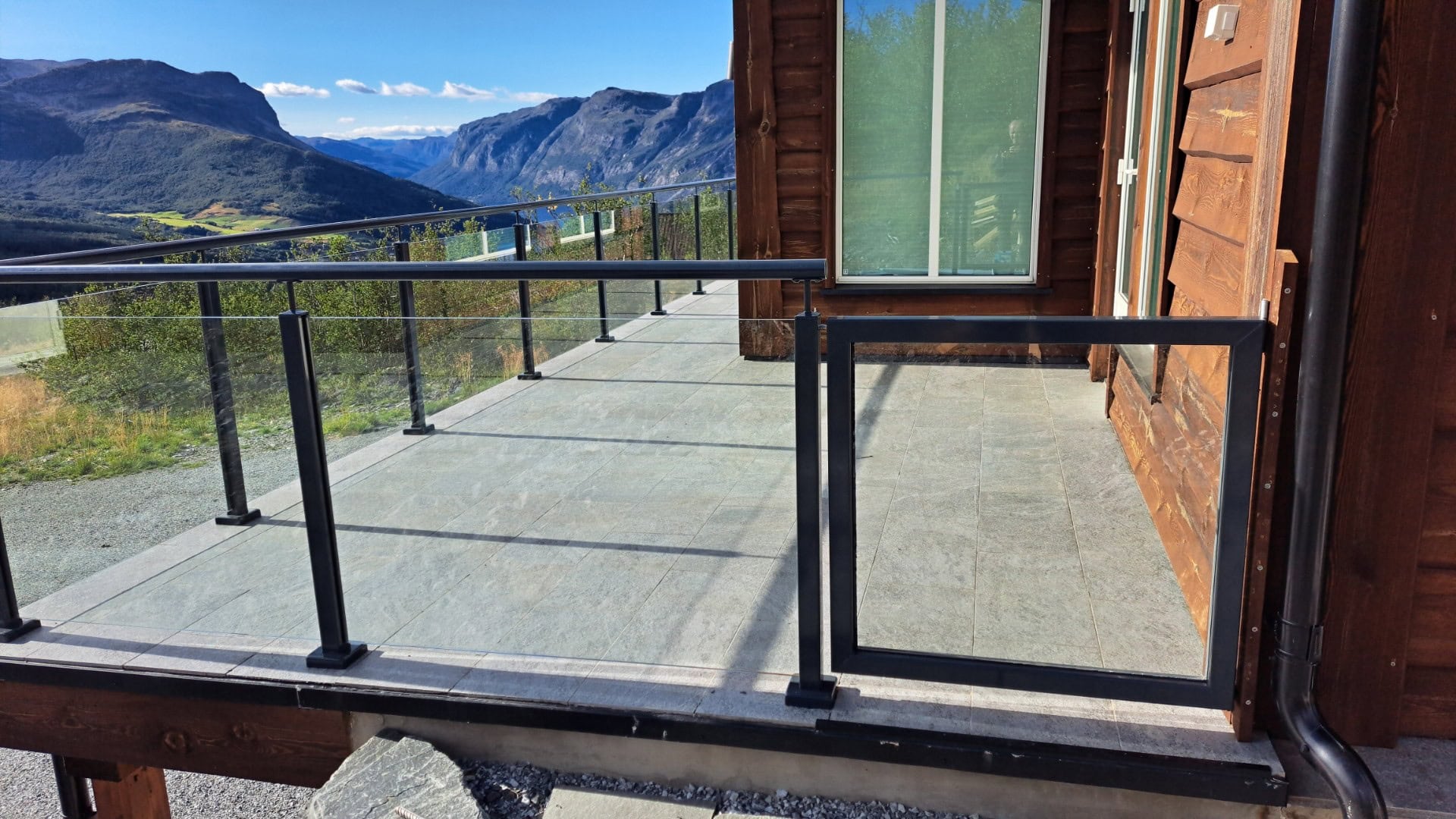 Arbeid utf&oslash;rt av Valdres Glasservice AS