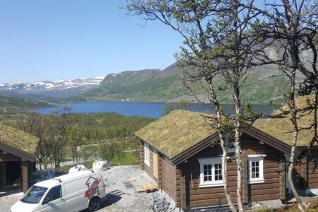 Hovi & Stenumgård Malerfirma AS, malerarbeid på hytte i Valdres