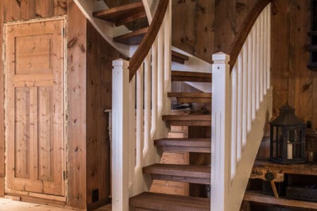 Trapp fra Grønvold Snekkerverksted i Valdres